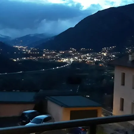 Appartamento Con Parcheggio Pubblico Sotto Casa Saint-Vincent Exterior photo